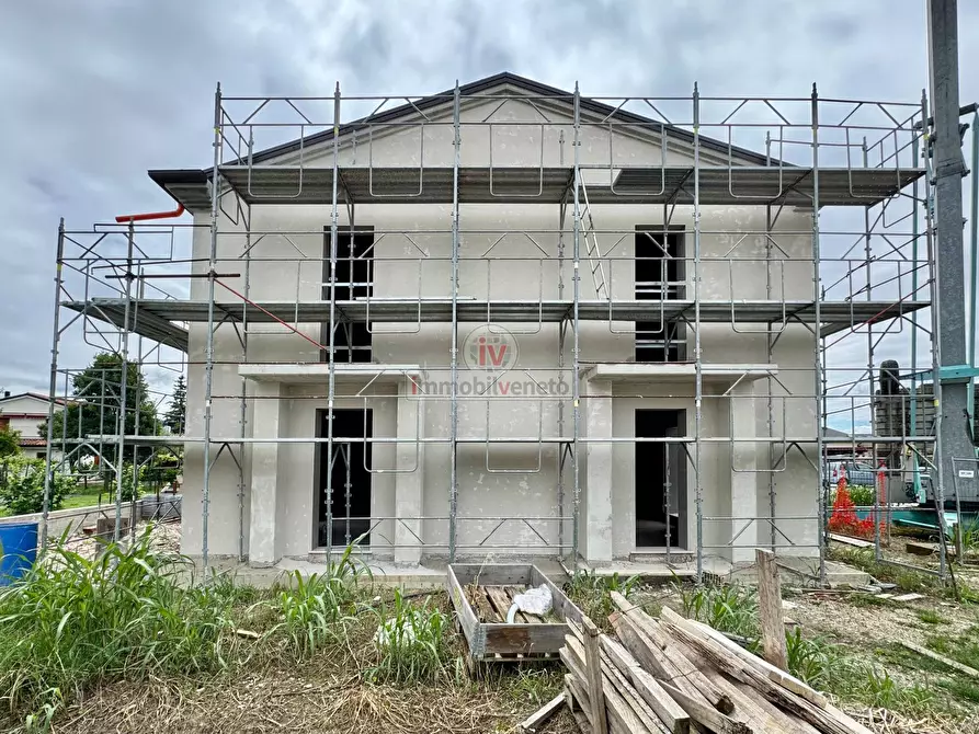 Immagine 1 di Casa semindipendente in vendita  in VIA MADONNA MONTE BERICO a Agugliaro