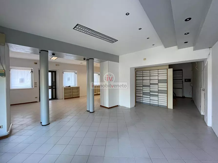 Immagine 5 di Negozio in affitto  in VIA IV NOVEMBRE a Brendola
