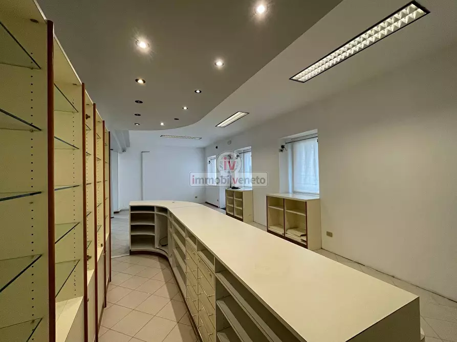 Immagine 7 di Negozio in affitto  in VIA IV NOVEMBRE a Brendola