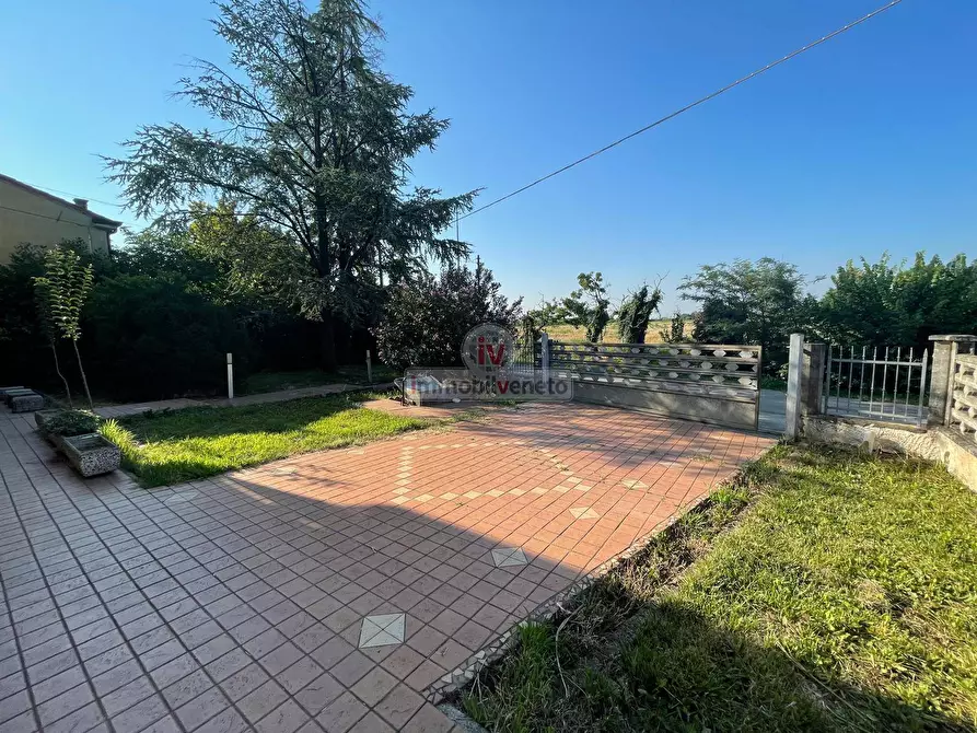 Immagine 2 di Casa indipendente in vendita  in VIA ONGARATI a Alonte