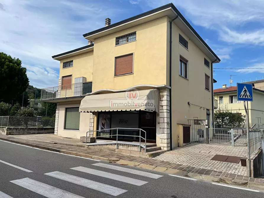 Immagine 2 di Appartamento in vendita  in VIA MONTE GRAPPA a Montebello Vicentino