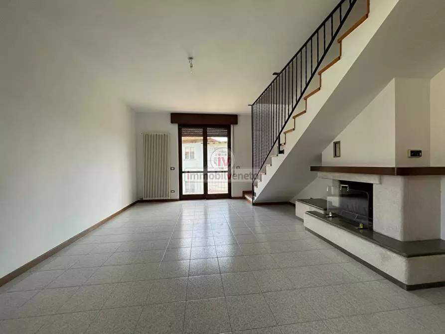 Immagine 4 di Appartamento in vendita  in VIA MONTE GRAPPA a Montebello Vicentino