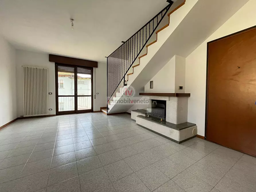 Immagine 5 di Appartamento in vendita  in VIA MONTE GRAPPA a Montebello Vicentino