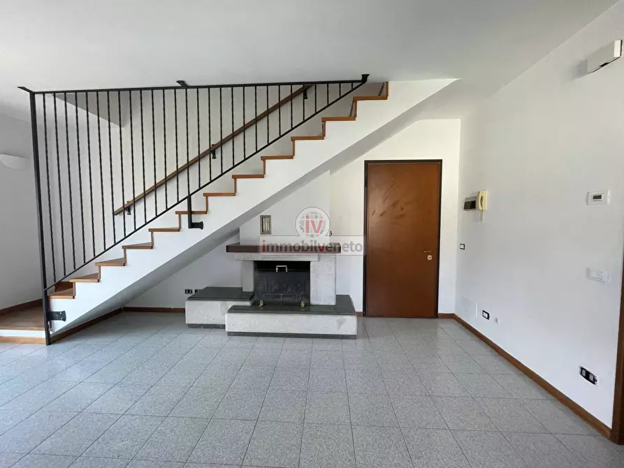 Immagine 6 di Appartamento in vendita  in VIA MONTE GRAPPA a Montebello Vicentino