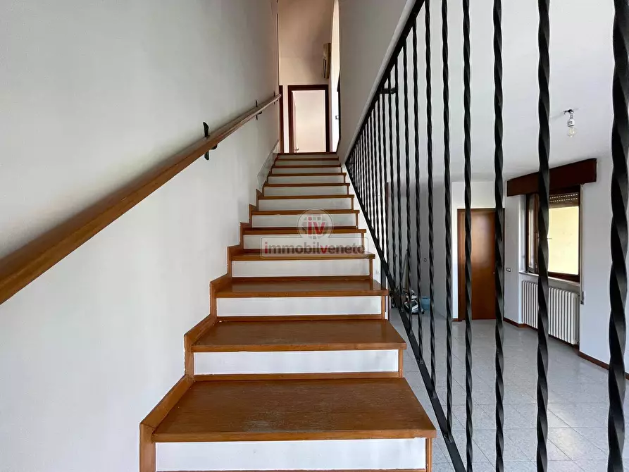 Immagine 11 di Appartamento in vendita  in VIA MONTE GRAPPA a Montebello Vicentino