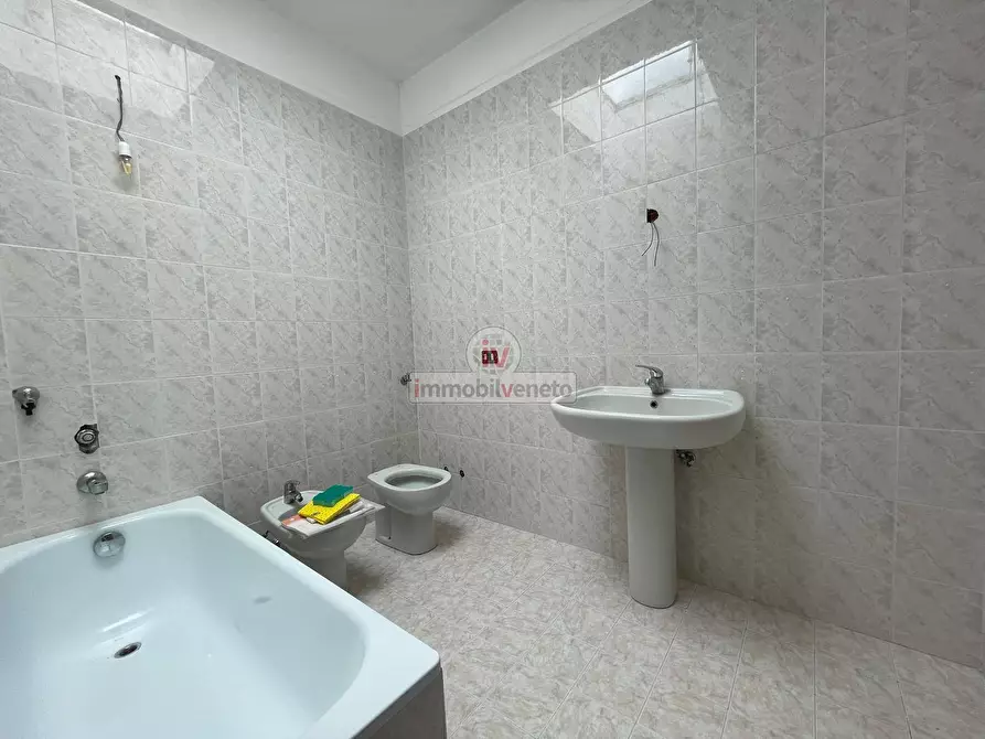 Immagine 26 di Appartamento in vendita  in VIA MONTE GRAPPA a Montebello Vicentino