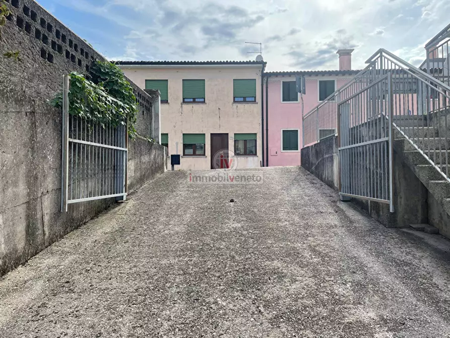 Immagine 28 di Appartamento in vendita  in VIA MONTE GRAPPA a Montebello Vicentino