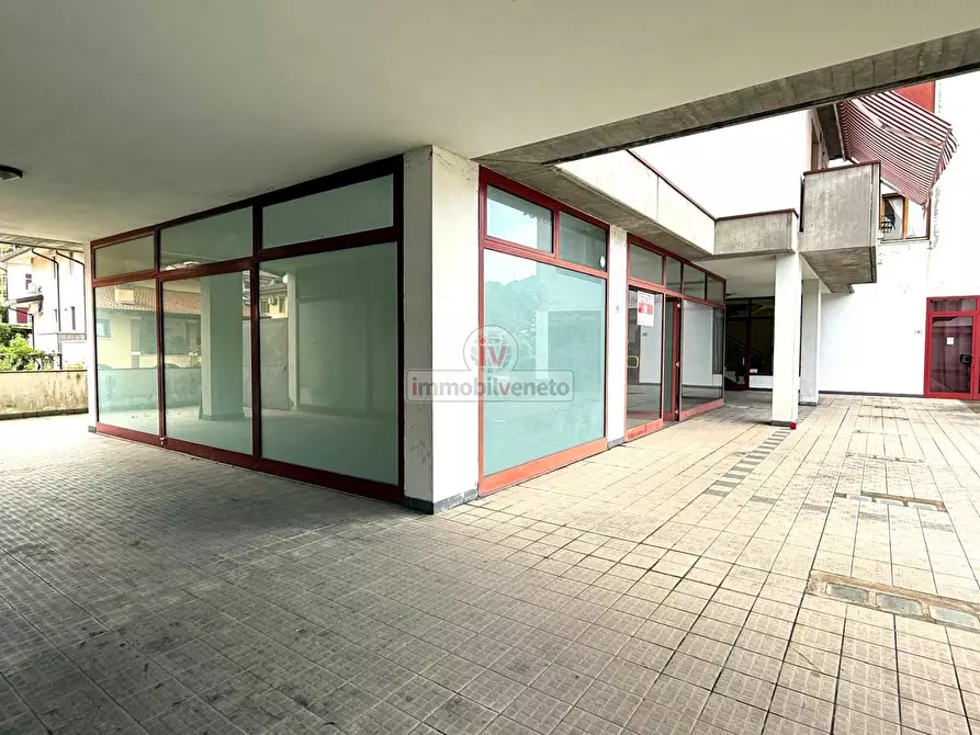 Immagine 2 di Negozio in affitto  in VIA MAZZOCCO a Chiampo