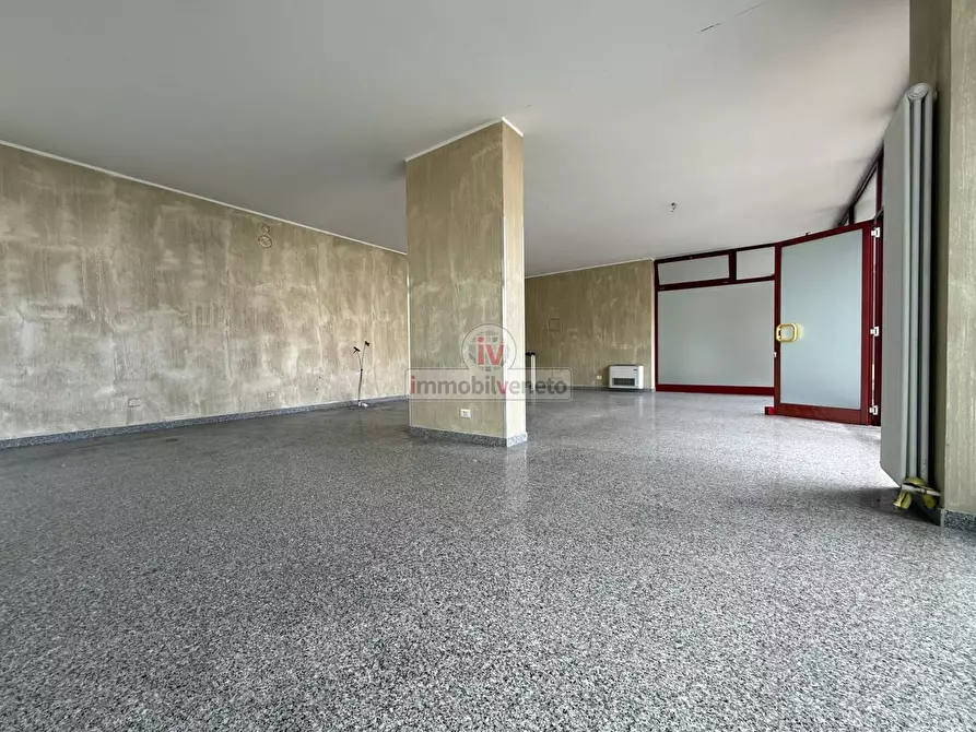 Immagine 5 di Negozio in affitto  in VIA MAZZOCCO a Chiampo