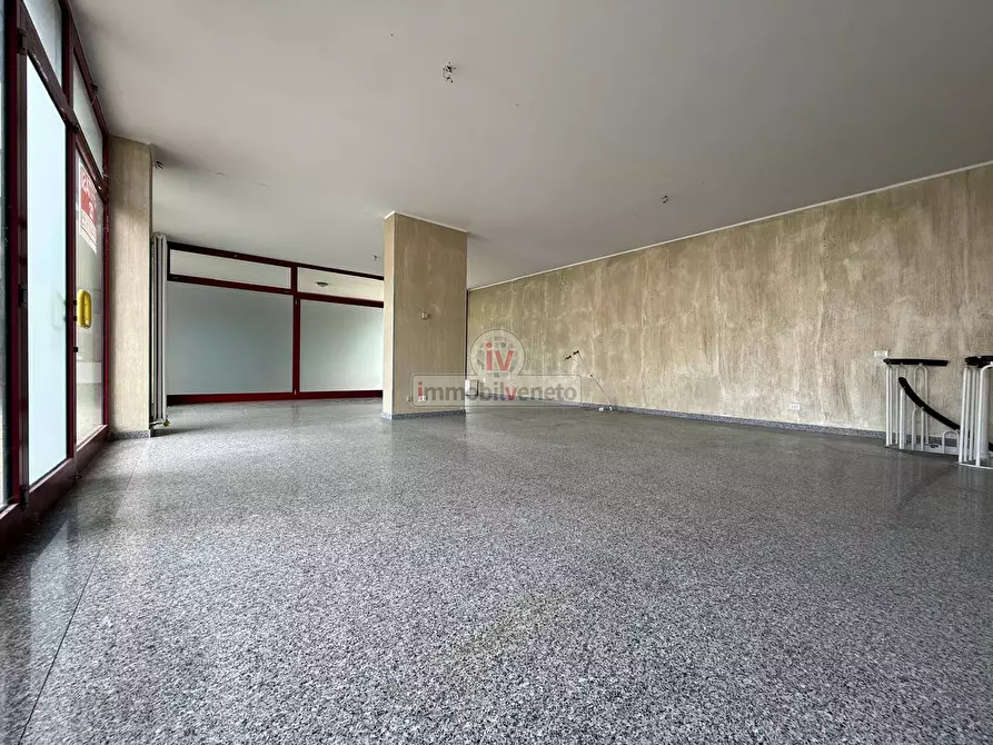 Immagine 6 di Negozio in affitto  in VIA MAZZOCCO a Chiampo