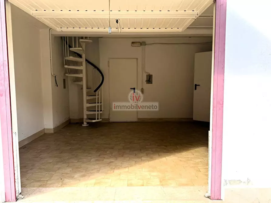 Immagine 7 di Negozio in affitto  in VIA MAZZOCCO a Chiampo