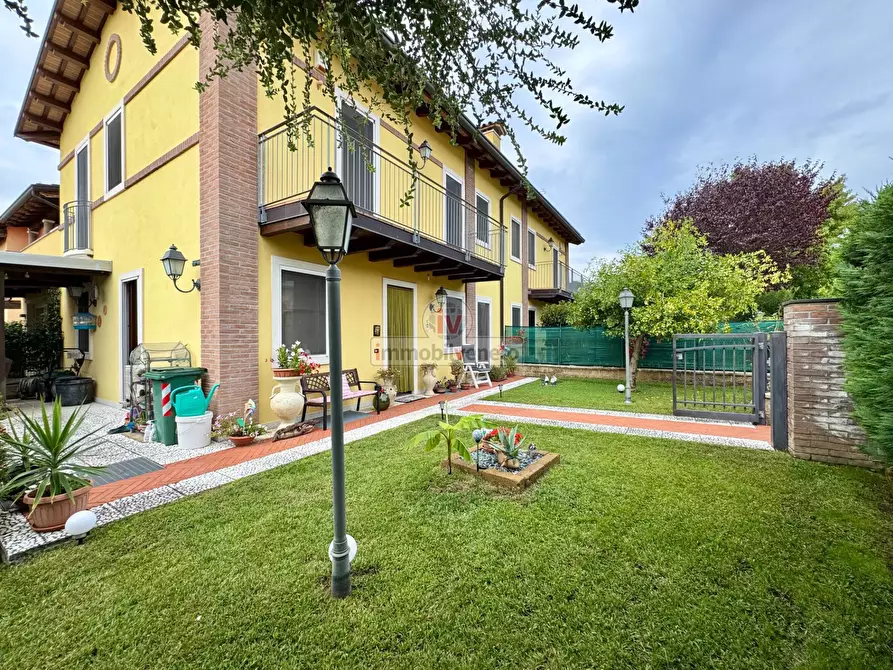 Immagine 3 di Casa semindipendente in vendita  in VIA DELL'AREONAUTICA a Bolzano Vicentino