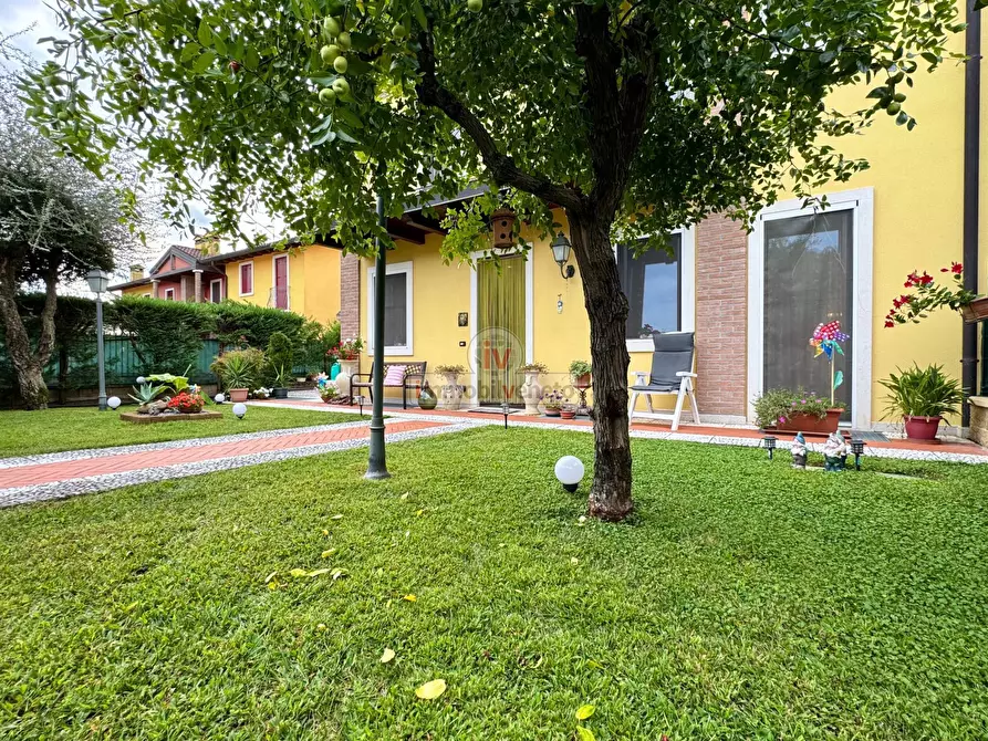 Immagine 9 di Casa semindipendente in vendita  in VIA DELL'AREONAUTICA a Bolzano Vicentino