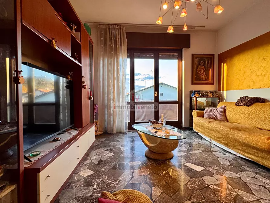 Immagine 12 di Appartamento in vendita  in Via Giarette a Montecchio Maggiore