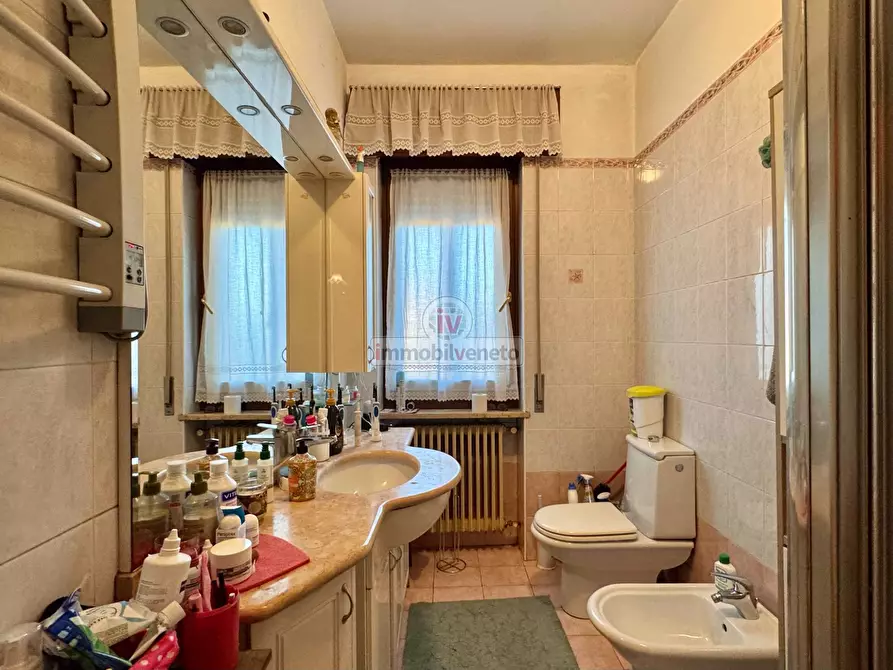 Immagine 19 di Appartamento in vendita  in Via Giarette a Montecchio Maggiore