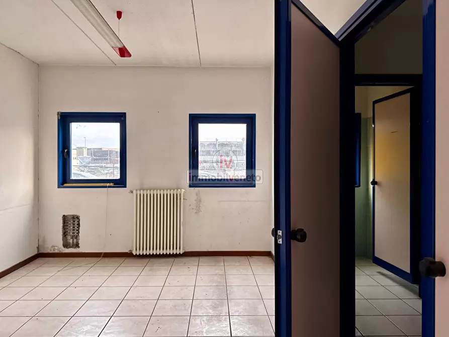 Immagine 10 di Capannone industriale in vendita  in VIA MASOTTO a Agugliaro