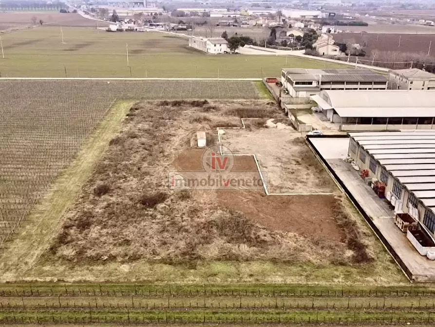 Immagine 1 di Terreno residenziale in vendita  in VIA DEL LAVORO a Montebello Vicentino
