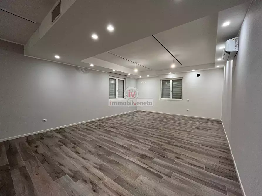 Immagine 2 di Attività commerciale in affitto  in VIA VENETO a Brendola