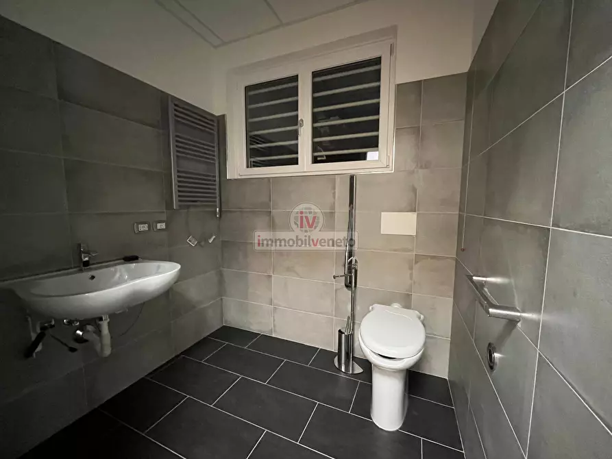 Immagine 10 di Attività commerciale in affitto  in VIA VENETO a Brendola