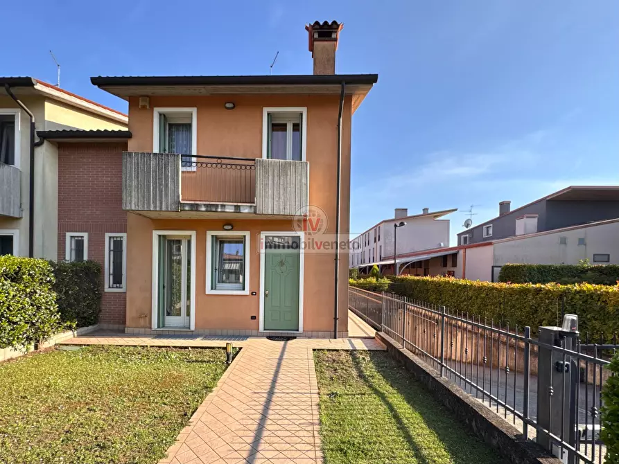 Immagine 2 di Villetta a schiera in vendita  in VIA PONTESPIN a Alonte