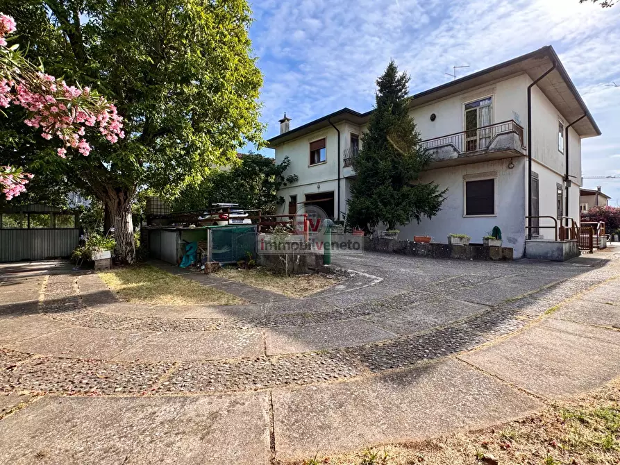Immagine 1 di Casa indipendente in vendita  in PIAZZA XXV APRILE a Alonte