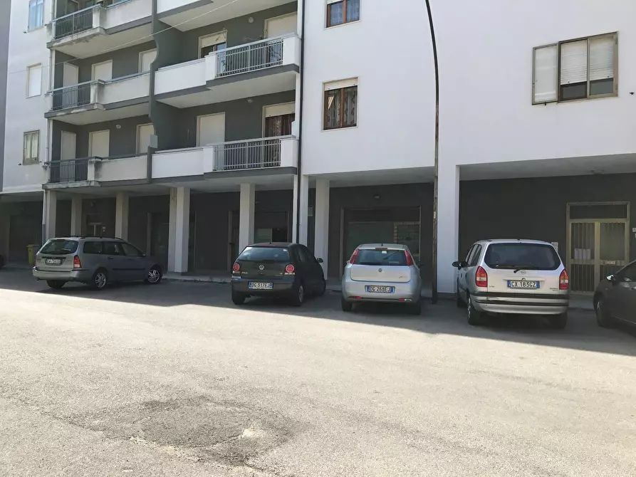 Immagine 3 di Locale commerciale in vendita  in Via delle Gardenie 50 a Vasto