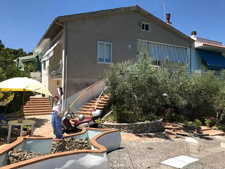 Immagine 2 di Villa in vendita  in via Alessandro III a Vasto