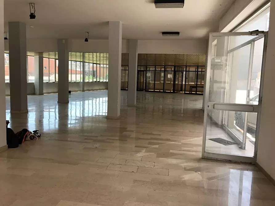 Immagine 2 di Locale commerciale in vendita  in CORSO EUROPA a Vasto