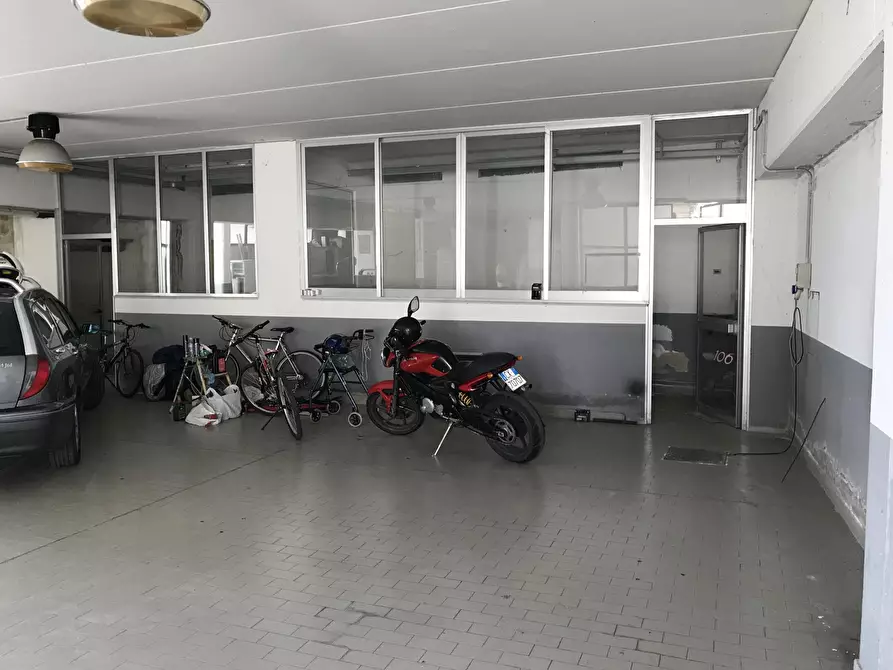 Immagine 9 di Locale commerciale in vendita  in CORSO EUROPA a Vasto