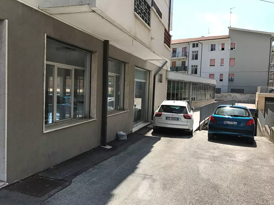 Immagine 14 di Locale commerciale in vendita  in CORSO EUROPA a Vasto