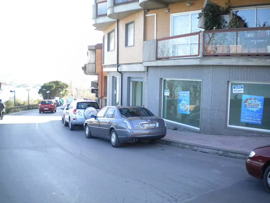 Immagine 2 di Locale commerciale in vendita  in VIA MAGNACERVO a Vasto