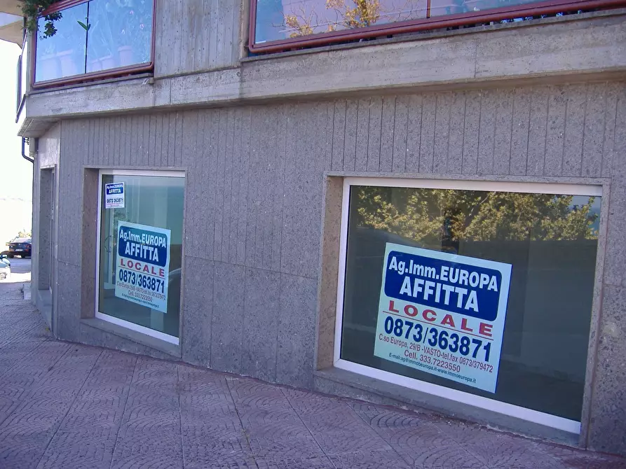 Immagine 5 di Locale commerciale in vendita  in VIA MAGNACERVO a Vasto