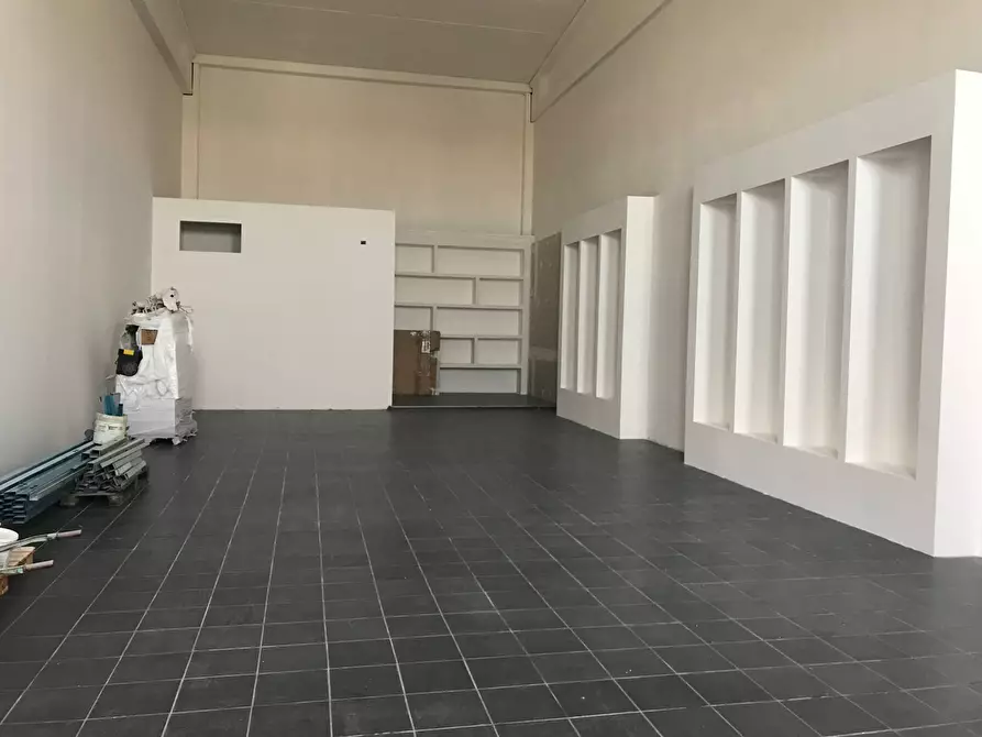 Immagine 9 di Locale commerciale   in SS 16 NORD a Vasto