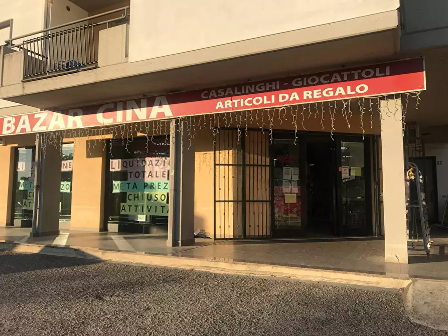 Immagine 4 di Locale commerciale in vendita  in VIA CIRCONVALLAZIONE ISTONIENSE 32 a Vasto