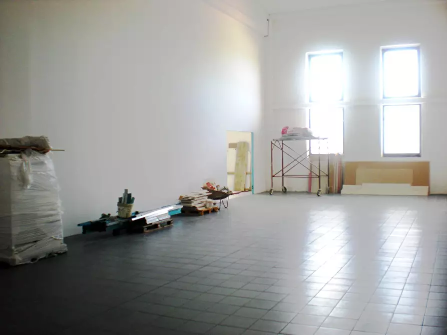 Immagine 25 di Locale commerciale   in SS 16 NORD a Vasto