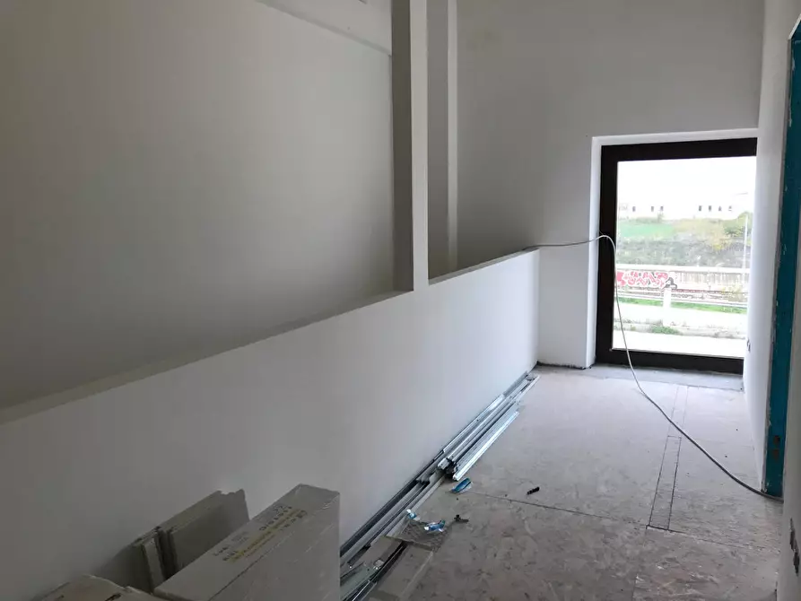 Immagine 36 di Locale commerciale   in SS 16 NORD a Vasto