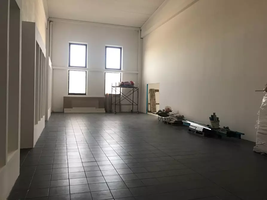 Immagine 42 di Locale commerciale   in SS 16 NORD a Vasto