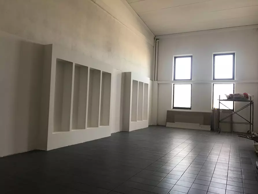 Immagine 43 di Locale commerciale   in SS 16 NORD a Vasto