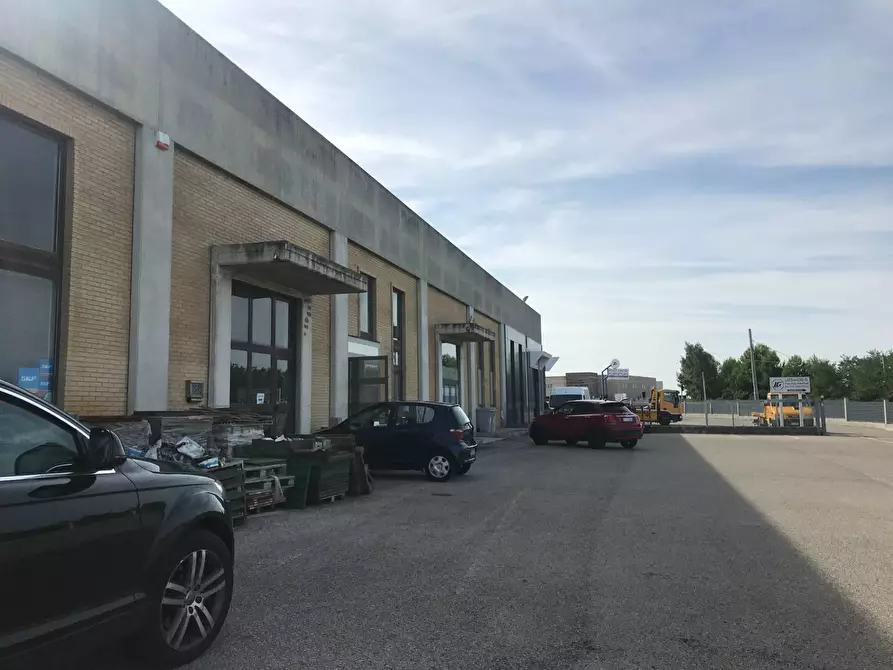 Immagine 54 di Locale commerciale   in SS 16 NORD a Vasto