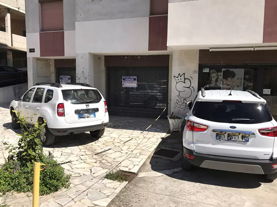 Immagine 11 di Locale commerciale in vendita  in via madonna dell'asilo 75 a Vasto