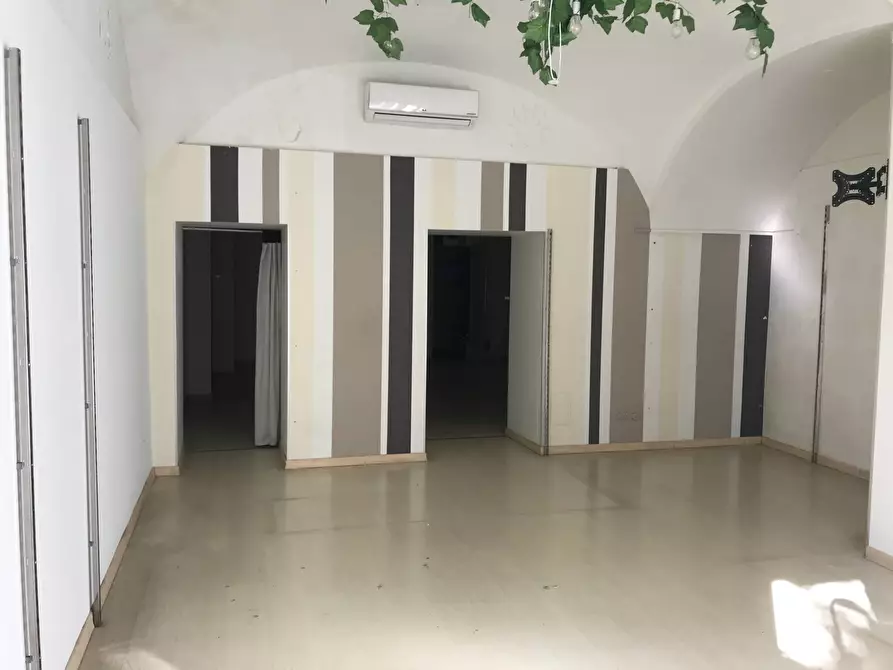 Immagine 4 di Locale commerciale in vendita  in CORSO GARIBALDI 52/A a Vasto
