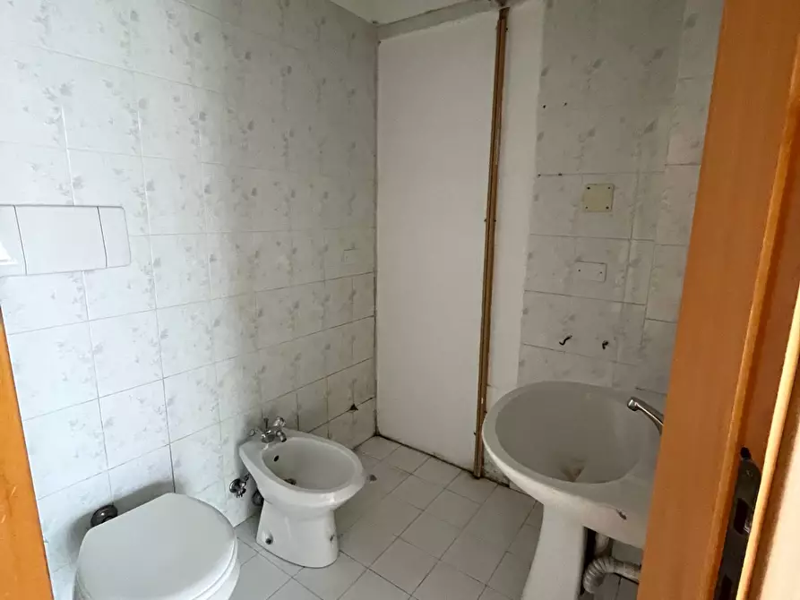 Immagine 5 di Locale commerciale   in CORSO EUROPA a Vasto