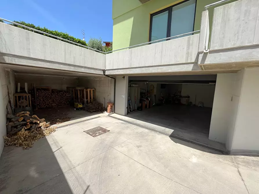 Immagine 10 di Villa in vendita  in VIA GARGHETA a San Salvo