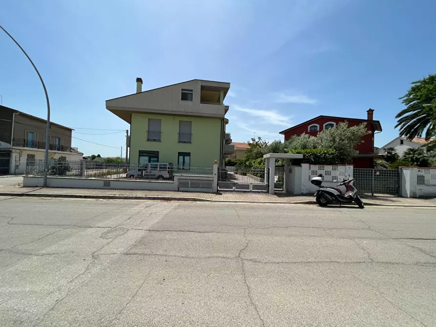 Immagine 57 di Villa in vendita  in VIA GARGHETA a San Salvo