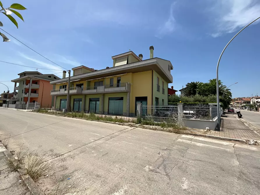 Immagine 60 di Villa in vendita  in VIA GARGHETA a San Salvo