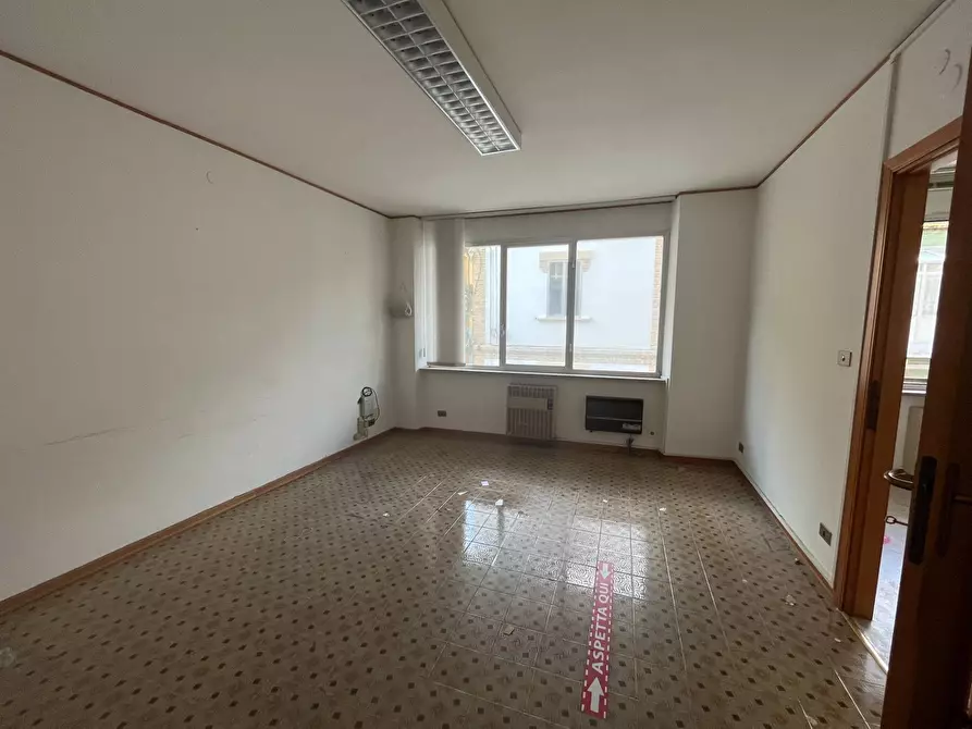 Immagine 3 di Locale commerciale in affitto  in PIAZZA VERDI a Vasto