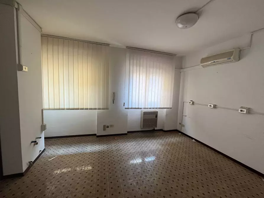 Immagine 5 di Locale commerciale in affitto  in PIAZZA VERDI a Vasto