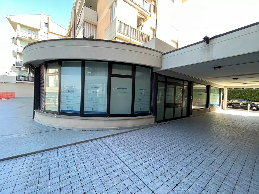 Immagine 6 di Locale commerciale in vendita  in VIA MADDALENA a Vasto