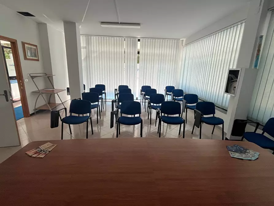 Immagine 10 di Locale commerciale in vendita  in VIA MADDALENA a Vasto