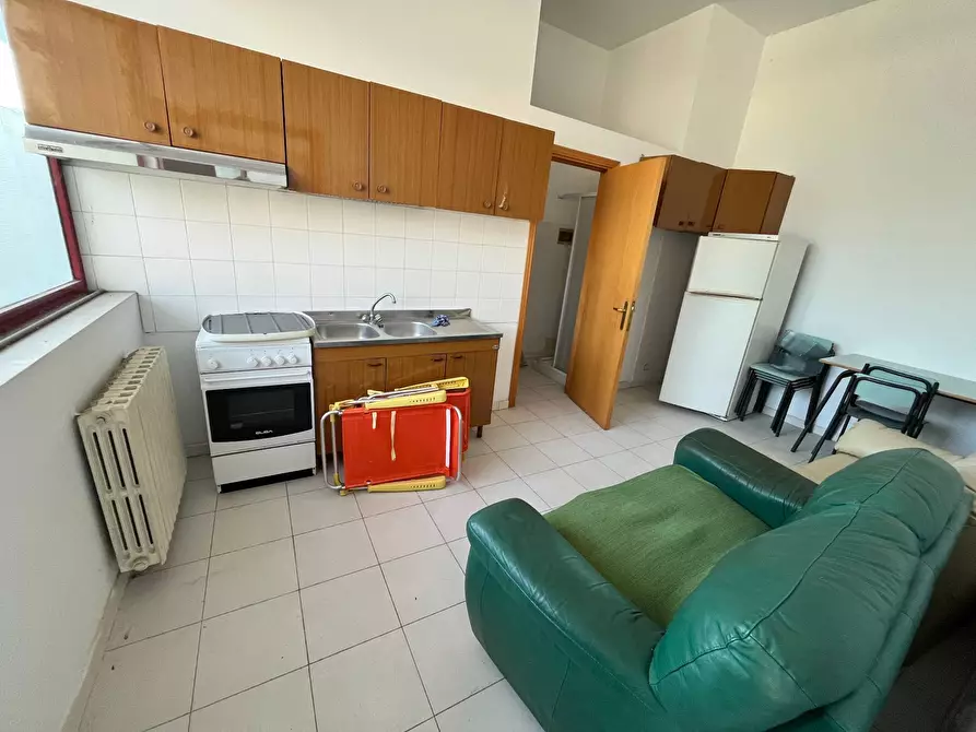 Immagine 4 di Locale commerciale in vendita  in PIAZZA ABRUZZO a San Salvo